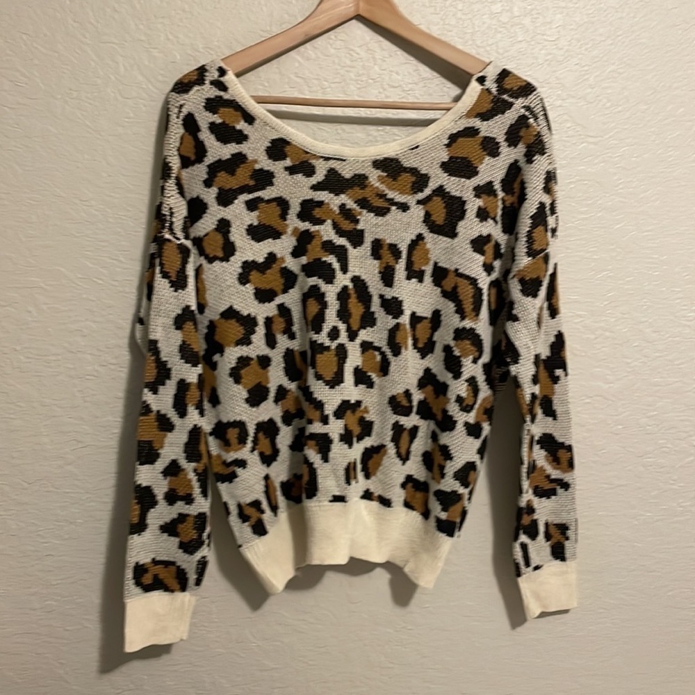 Full Circle Trends Long Sleeve Sweater Womens Size M Leopard Print